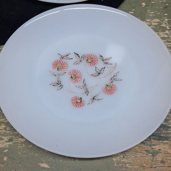 5 Pc Fire King Fleurette Milk 4 Glass Dinner Plates & Pitcher. - Picture 3 of 11